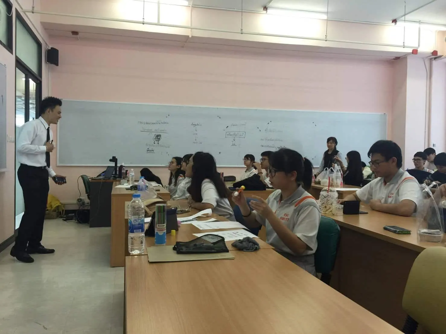 สมาชิก RETURN บรรยายและแนะแนวการศึกษาให้นักเรียนโรงเรียนดรุณสิกขาลัย